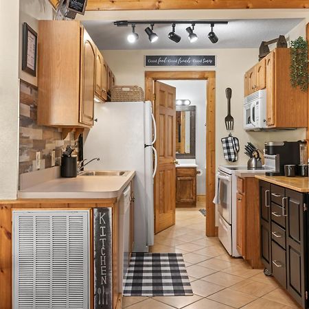 Cozy Cabin In The Smokies!!! Fully Furnished And Complete With Community Indoor And Outdoor Pools And Spas, Game And Fitness Rooms As Well As A Private Hot Tub Pigeon Forge Ngoại thất bức ảnh