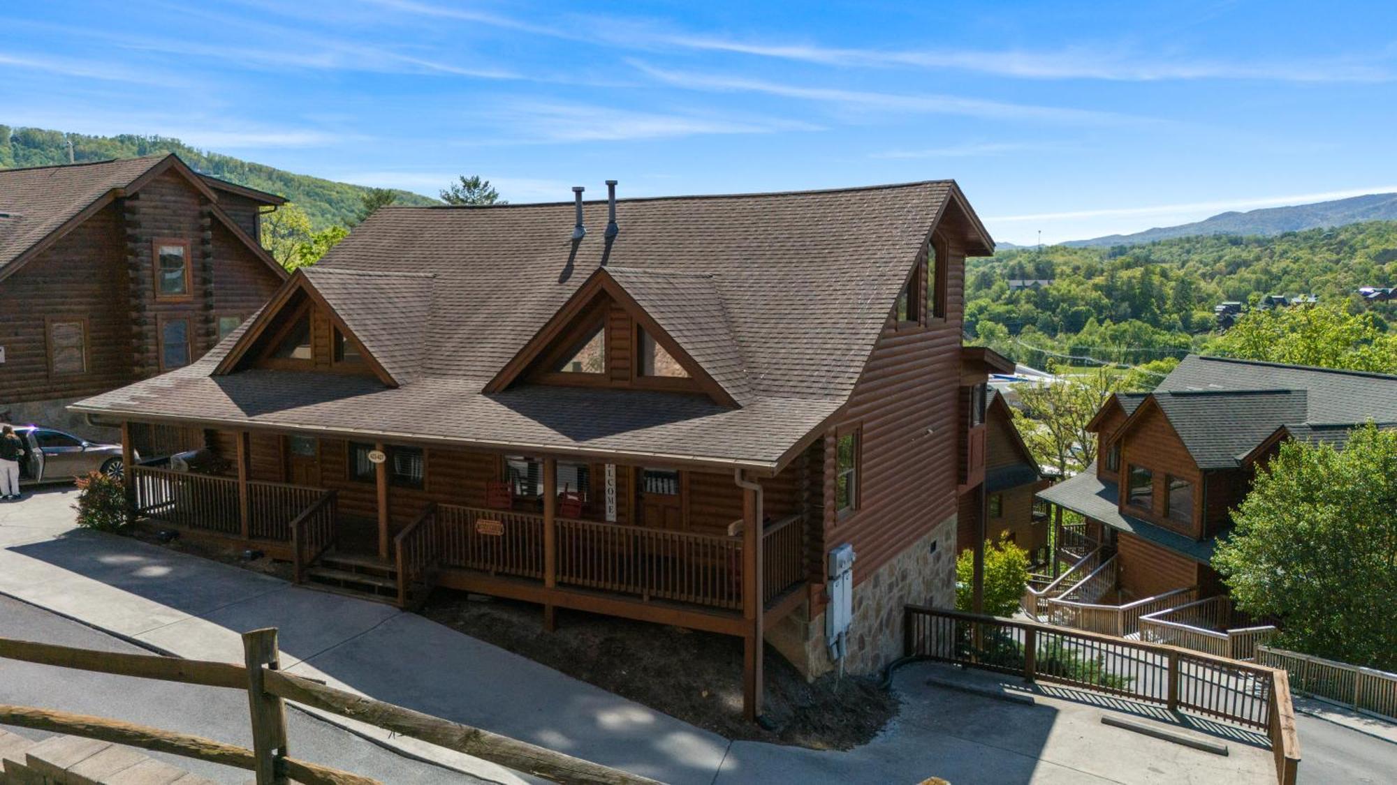 Cozy Cabin In The Smokies!!! Fully Furnished And Complete With Community Indoor And Outdoor Pools And Spas, Game And Fitness Rooms As Well As A Private Hot Tub Pigeon Forge Ngoại thất bức ảnh