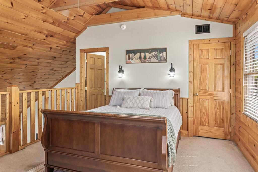 Cozy Cabin In The Smokies!!! Fully Furnished And Complete With Community Indoor And Outdoor Pools And Spas, Game And Fitness Rooms As Well As A Private Hot Tub Pigeon Forge Ngoại thất bức ảnh