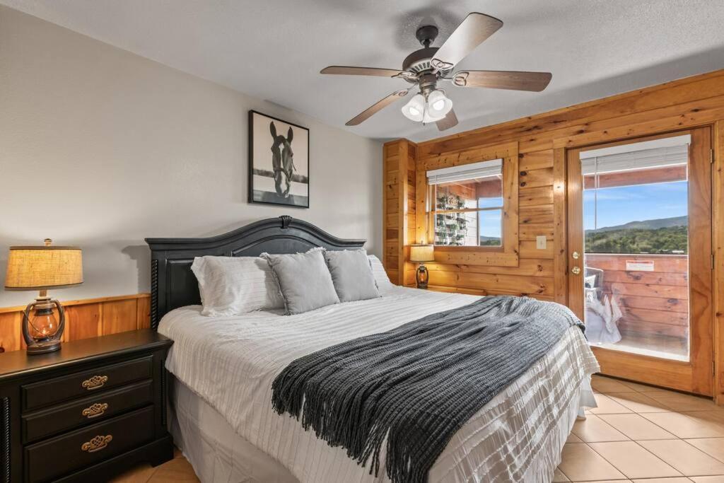 Cozy Cabin In The Smokies!!! Fully Furnished And Complete With Community Indoor And Outdoor Pools And Spas, Game And Fitness Rooms As Well As A Private Hot Tub Pigeon Forge Ngoại thất bức ảnh