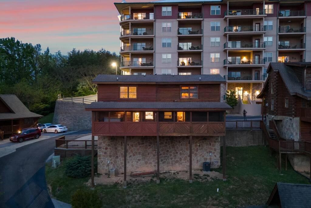 Cozy Cabin In The Smokies!!! Fully Furnished And Complete With Community Indoor And Outdoor Pools And Spas, Game And Fitness Rooms As Well As A Private Hot Tub Pigeon Forge Ngoại thất bức ảnh
