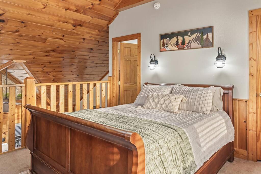Cozy Cabin In The Smokies!!! Fully Furnished And Complete With Community Indoor And Outdoor Pools And Spas, Game And Fitness Rooms As Well As A Private Hot Tub Pigeon Forge Ngoại thất bức ảnh