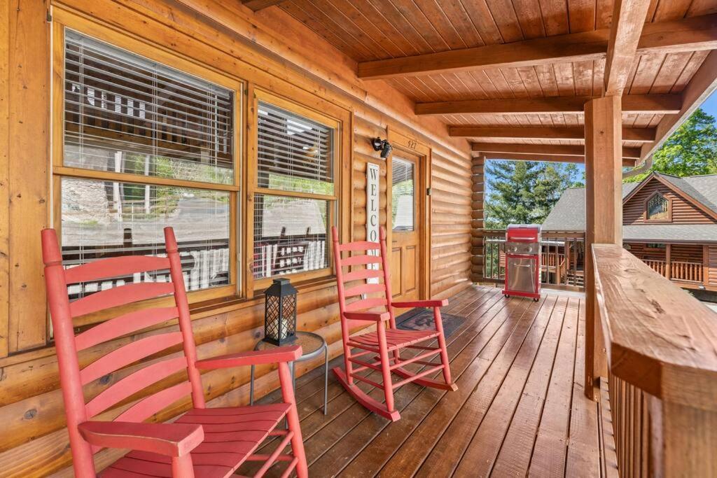 Cozy Cabin In The Smokies!!! Fully Furnished And Complete With Community Indoor And Outdoor Pools And Spas, Game And Fitness Rooms As Well As A Private Hot Tub Pigeon Forge Ngoại thất bức ảnh