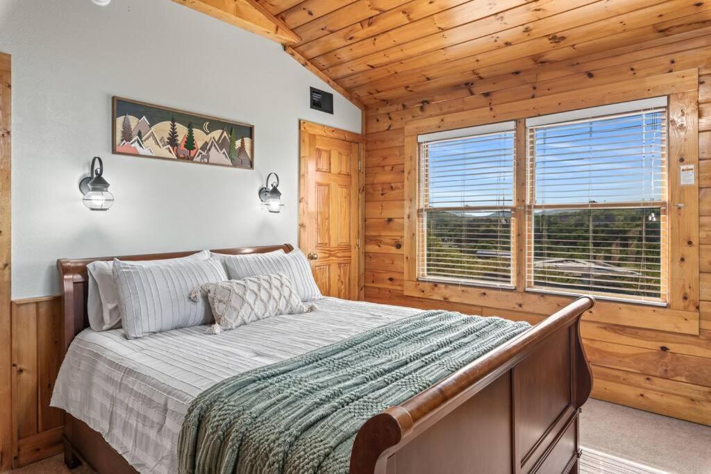 Cozy Cabin In The Smokies!!! Fully Furnished And Complete With Community Indoor And Outdoor Pools And Spas, Game And Fitness Rooms As Well As A Private Hot Tub Pigeon Forge Ngoại thất bức ảnh