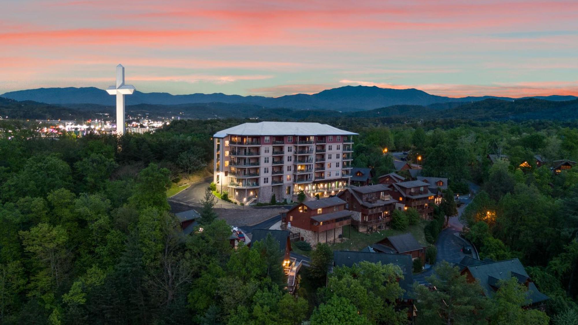 Cozy Cabin In The Smokies!!! Fully Furnished And Complete With Community Indoor And Outdoor Pools And Spas, Game And Fitness Rooms As Well As A Private Hot Tub Pigeon Forge Ngoại thất bức ảnh